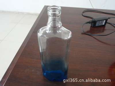 【優(yōu)白料玻璃酒瓶,廠家直銷,噴涂蒙砂,烤標(biāo) .深加工】價(jià)格,廠家,圖片,其他玻璃包裝容器,江蘇大運(yùn)發(fā)玻璃制品-